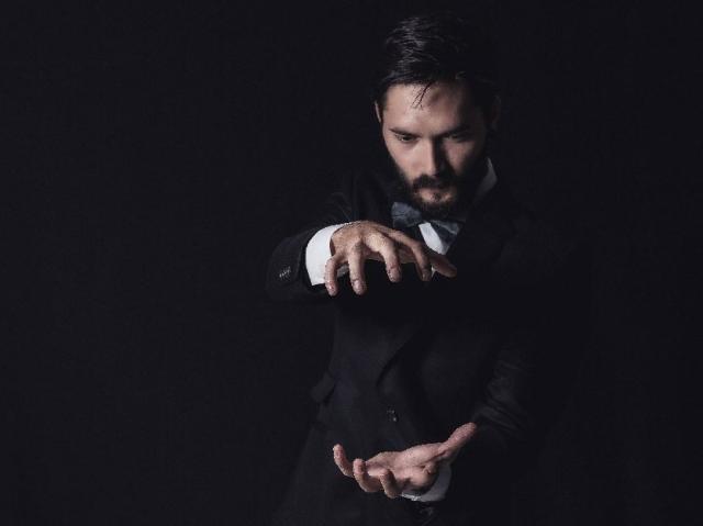 Illusionists & Stage Magicians