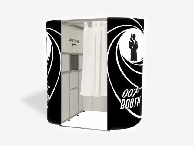 Oval Photo Booth, Odin Events